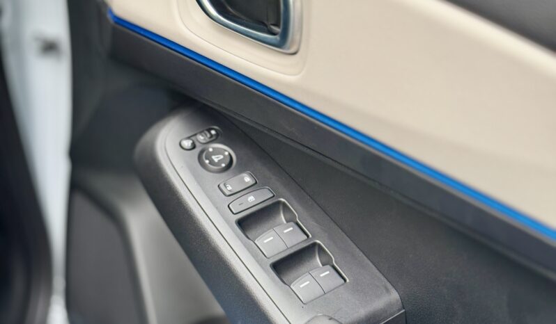 
								Honda Vezel Z Play Moonroof 2025 full									