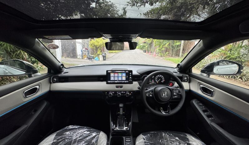 
								Honda Vezel Z Play Moonroof 2025 full									