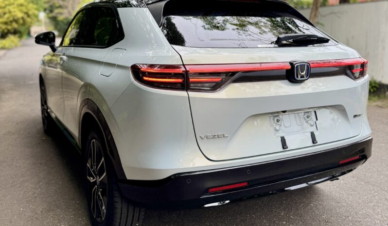 
								Honda Vezel Z Play Moonroof 2025 full									