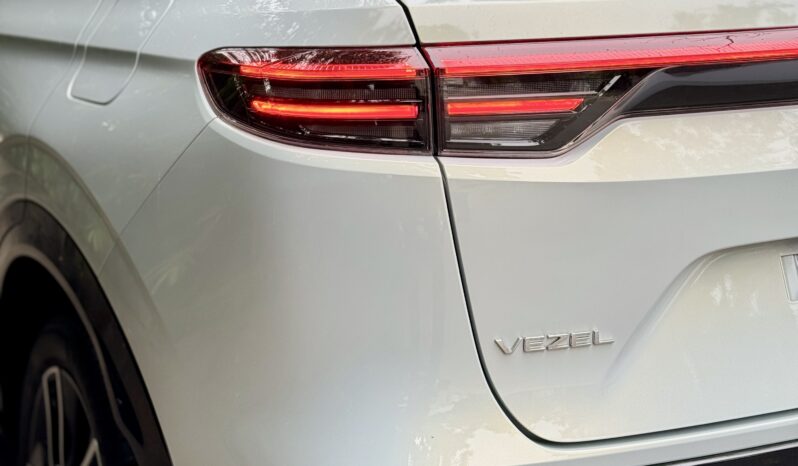 
								Honda Vezel Z Play Moonroof 2025 full									