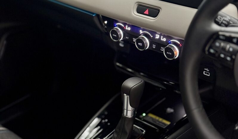 
								Honda Vezel Z Play 2025 full									