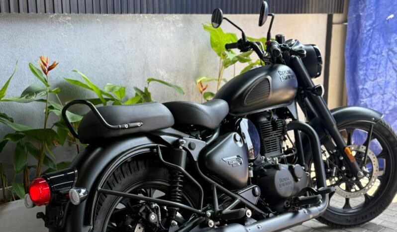 
								Royal Enfield Classic 350 full									