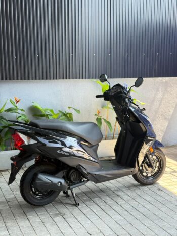 Honda Vezel Z Play Moonroof 2025