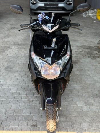 Honda Vezel Z Play Moonroof 2025